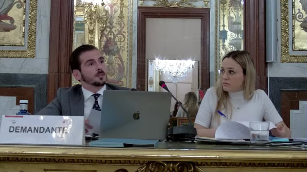 En final XIV <a href="/mootmadrid/">MOOT Madrid</a> <a href="/uc3m/">UC3M</a>, Tribunal arbitral, presidido por #MelanieRiofrio, #CIAM, #StefanoZunarelli y #EduardoAlbors, declara ganador  <a href="/univcadiz/">Universidad de Cádiz</a> en ceremonia <a href="/CamaradeMadrid/">Cámara de Madrid</a>.
@CEA_Arbitraje <a href="/CEA_40/">CEA-40</a>.  <a href="/LupicinioILF/">Lupicinio International Law Firm</a> <a href="/CIAR_Arbitraje/">CentroIberoamericano</a> <a href="/AdeArbitraje/">Asociación Europea de Arbitraje</a> <a href="/JavierIscar/">Javier Íscar de Hoyos</a> <a href="/JM_AlonsoPuig/">José María Alonso</a>