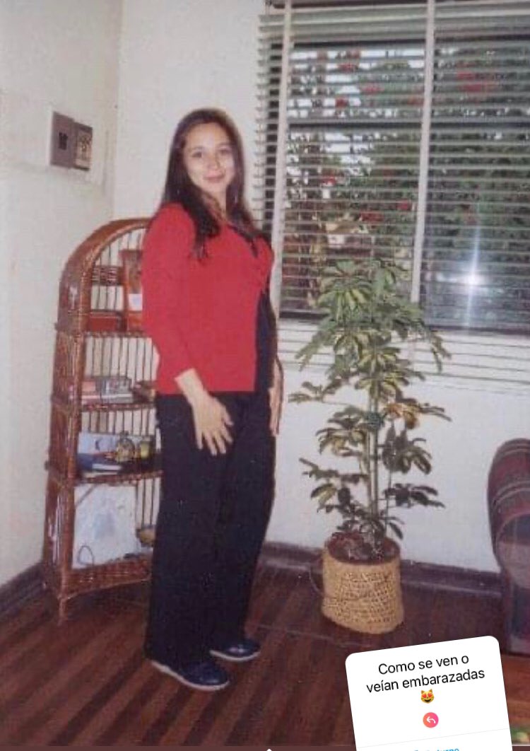 Miss_Wilson_Azu's tweet photo. Mi sorpresita hace 18 años🙊😂actualmente ya es una joven estudiante de periodismo (no quiso na’ ser miss😜) #mamisoltera eso también fue sorpresa, pero 🤷🏽♀️ me las arregle y estamos Japi. #la210 cariños @La210CL @fernandtoledo @elviejodelsaco y @noestoycreici tkm 🥰 https://t.co/0DvcFyNYpE