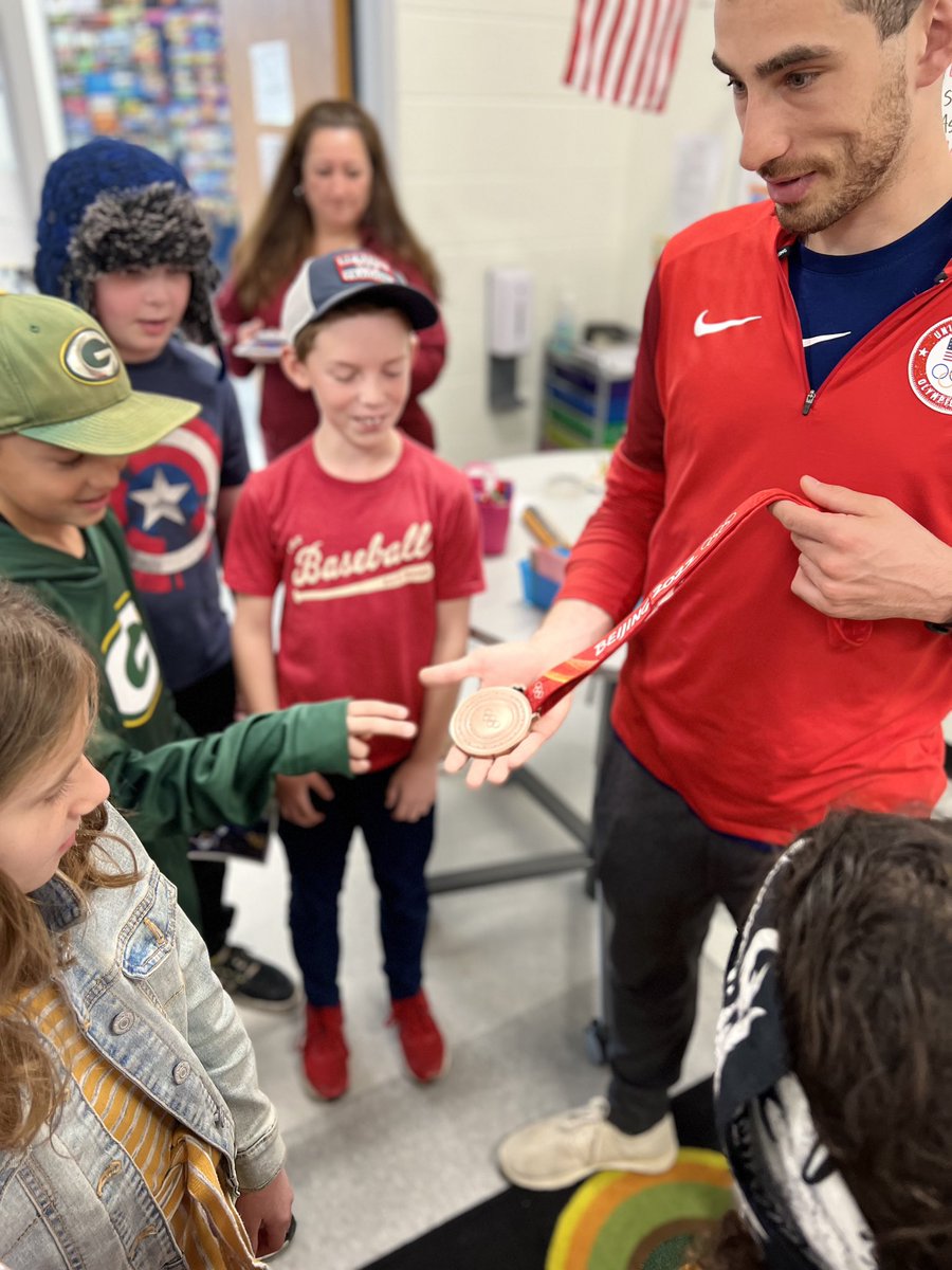 msking227's tweet photo. Exciting visit today from Lincoln grad &amp; bronze medal winning Olympian Emery Lehman #UpAtLincoln #OakPark97 #WeAreD97 @TheEmeryLehman @OakPark97 https://t.co/v08E55cbDq