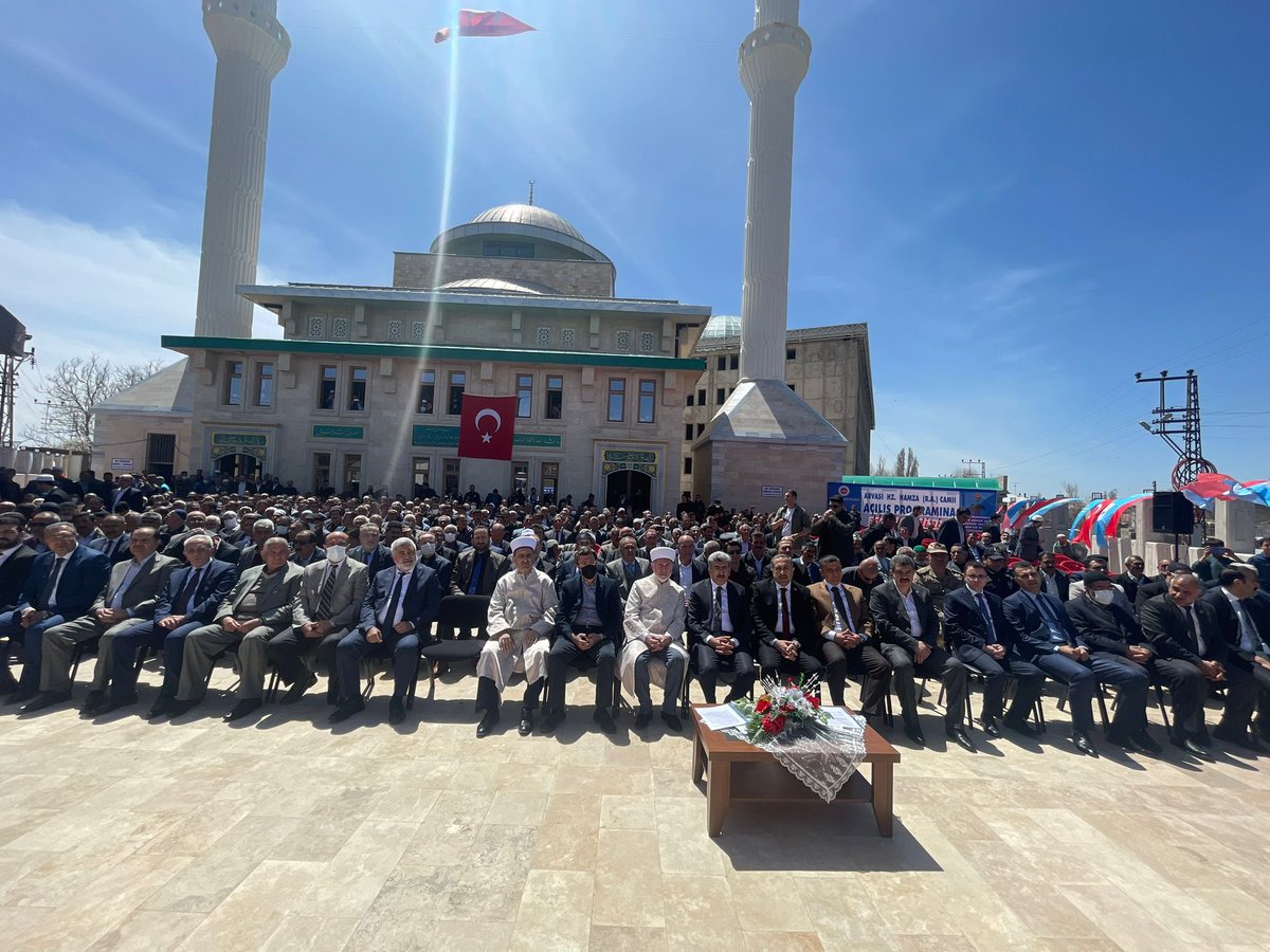 tahagngr's tweet photo. Erciş’de Ak Parti ailesi olarak Arvasi Vakfı tarafından yaptırılan Hz.Hamza (R.A.) Camii açılışını yaptıktan sonra; ilçe başkanlarımız Sn.@AliEvindarali ve Sn.@ercanagar ile birlikte Ulupamir Mah. gönül ziyareti gerçekleştirdik.

@ArvasAbdulahat
@K_Turkmenoglu_V @izzetalbayrak65 https://t.co/LALAn3Wgz8