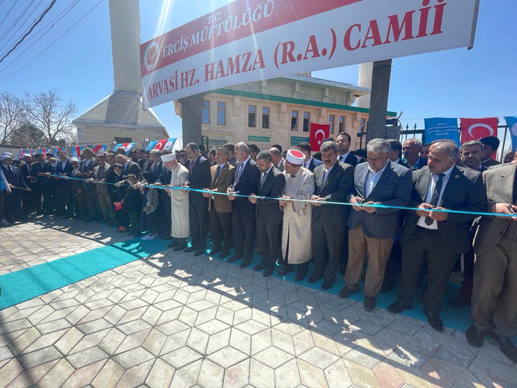 tahagngr's tweet photo. Erciş’de Ak Parti ailesi olarak Arvasi Vakfı tarafından yaptırılan Hz.Hamza (R.A.) Camii açılışını yaptıktan sonra; ilçe başkanlarımız Sn.@AliEvindarali ve Sn.@ercanagar ile birlikte Ulupamir Mah. gönül ziyareti gerçekleştirdik.

@ArvasAbdulahat
@K_Turkmenoglu_V @izzetalbayrak65 https://t.co/LALAn3Wgz8