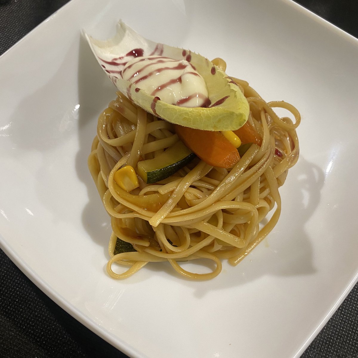 WanderlustTB's tweet photo. Seguimos degustando el menú de El Albergue, Calahorra - Tercero: Endivia con crema de queso manchego sobre tallarines al wok.  #JornadasVerduraCalahorra https://t.co/W3OUMifw6f