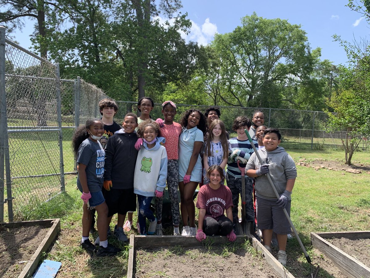Celebrating Earth Day here in the garden! ⁦<a href="/HumbleISD_OE/">Oaks Elementary</a>⁩ #every child everyday