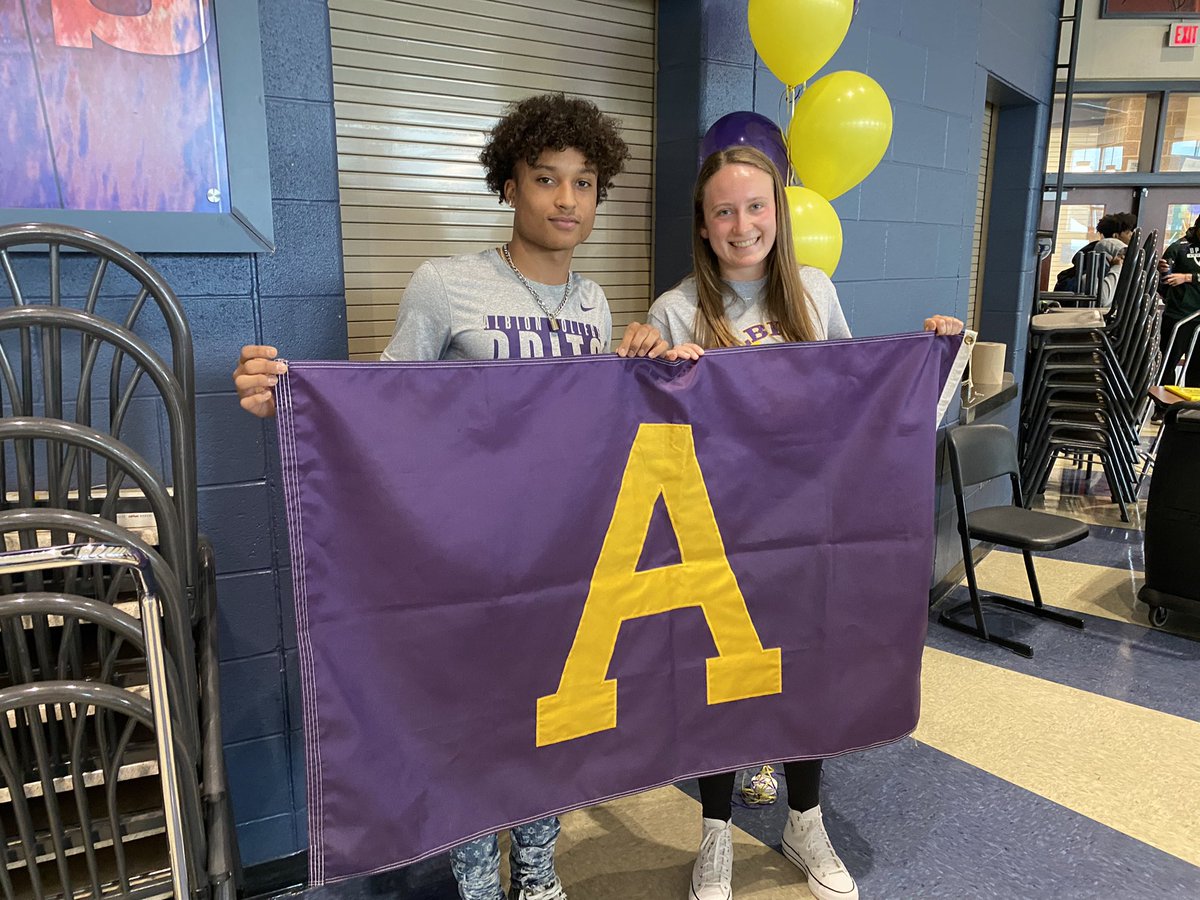 Nick__Mantas's tweet photo. East Lansing’s Mason Woods (football/basketball) and Payton Baker (basketball) both signed to go play at @albioncollege next year! 
Hear from them tonight only on @WLNS and don’t miss their cake cutting skills! 😃✍🏼🙌🏼 @payton2baker @MASON__WOODS @eltrojans @ELHoops @EL_Trojans_FB https://t.co/6NwocVgRZW