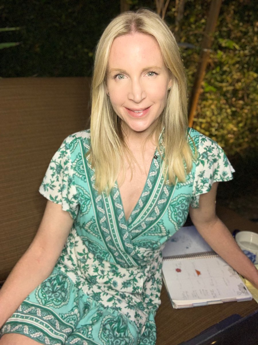 KarenBrownTV's tweet photo. #HappyEarthDay everyone! Evenings here, like last night, have been so nice I can work outside..Makes me super 😊 Have great wknd! #HappyFriday #author #writingpractice #novel #azspring #karenbrown @KarenBrownTV &amp; #pearlaborabora ur dress made it to Scottsdale 🤗 https://t.co/VNwUyZrsC9