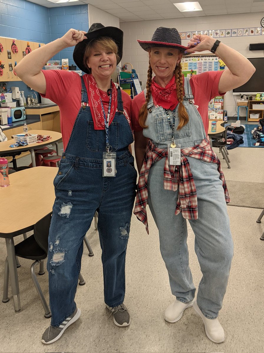 MrsECrews's tweet photo. We had a fabulous Down-on-the-Farm Friday!!!♥️🌟 #K5Shiningstars @WhiteKnollElem https://t.co/HBHVHMNKY3