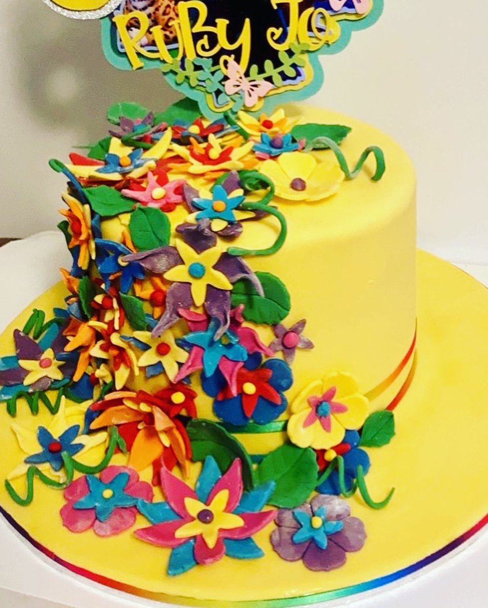 Brooksmeisters's tweet photo. Loved doing this one - and love the end result it’s so vibrant and cheerful. Done for a little girls 8th birthday who loves Encanto #potsandflours #custommadecake #bespokebake #encantocake #occasioncake https://t.co/D7Nwwra2UC