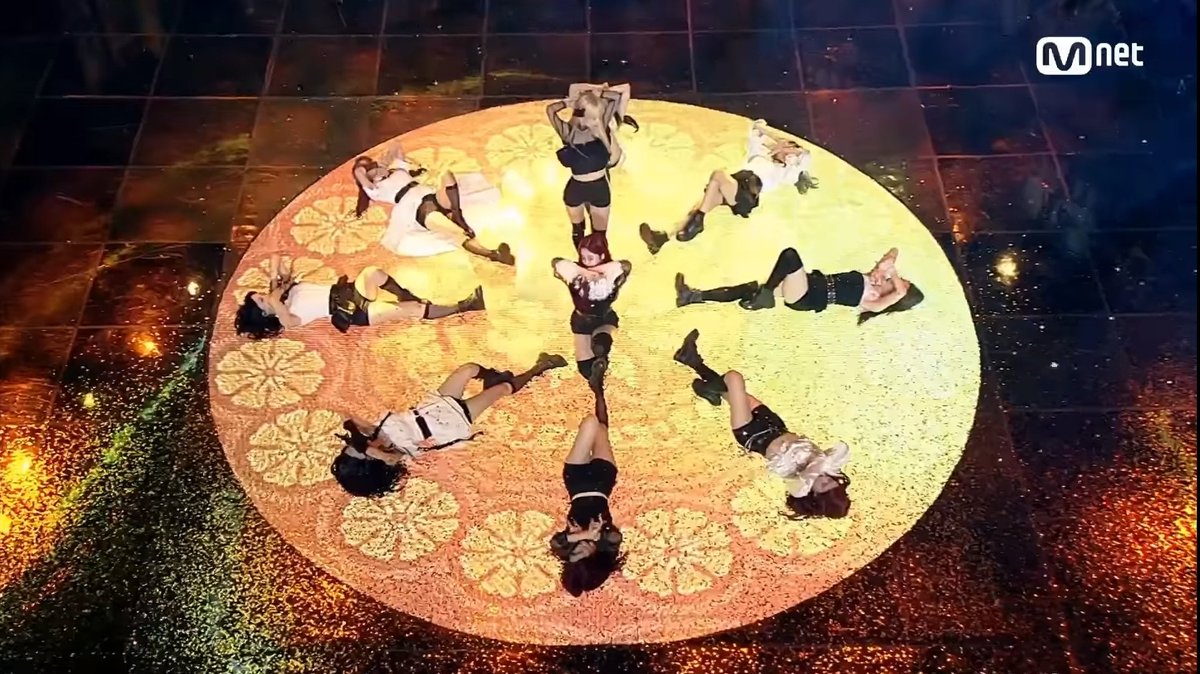 moko_moo's tweet photo. สรอา ยืน 1 ไม่ยืน 2 ยืน 2 ไม่ขอขึ้นเวที
โบนา ซองโซก็ทำไม่ได้
#WJSNonQUEENDOM2
#wjsn  #QEENDOM2 https://t.co/FTDSv7qIBZ