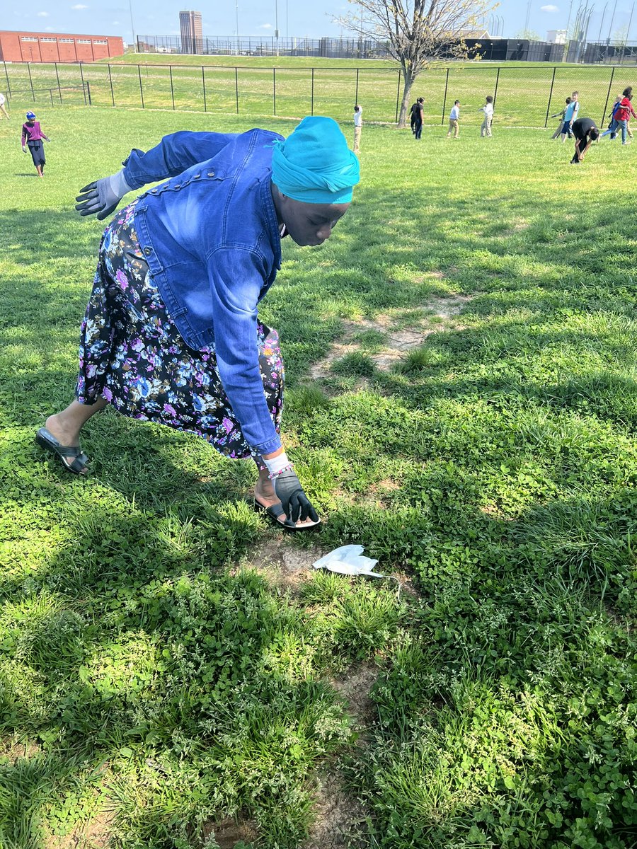ahoff1538's tweet photo. Happy Earth Day! 6th grade doing our part! We are in this together! 
@perkinsonreads @Warren_Elem https://t.co/yzjIKdWkGI