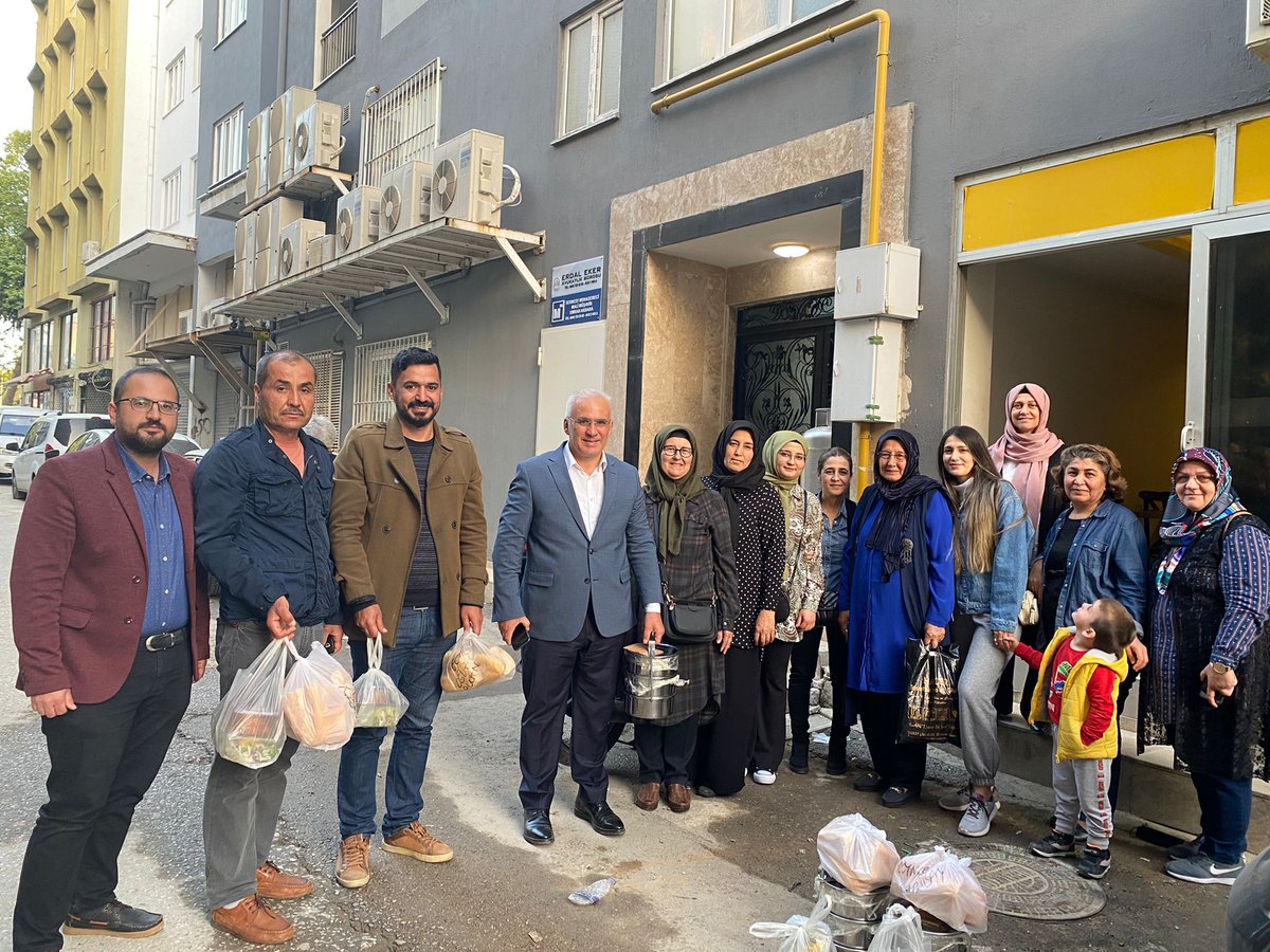 akkadinserik07's tweet photo. #Ramazan ayının bereketini ve güzelliğini; her gün üç kademe iftar sofralarına misafir olarak çoğaltıyoruz.
bugün 'de
#Akcaalan,
#Merkez,
#Kökez ,
#Orta ve
#Yeni
mahallelerimizde ailelerimizin
misafirleri olduk
#GönülSofrası
@ethemtas
@Aysekeyikyilmaz
@akkadinantalya https://t.co/jjs1Ci7fJ8