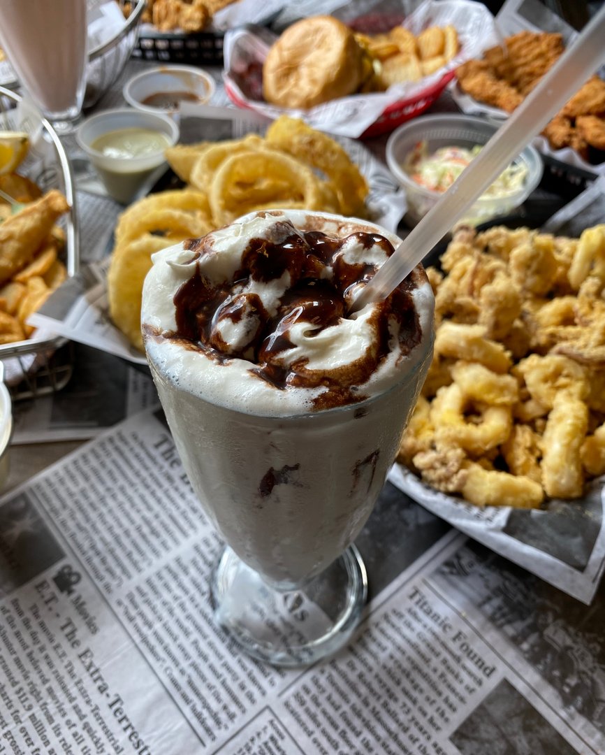 TheChippery's tweet photo. This sweet and salty combo is the 💣 ❗️ 

Stop in soon to grab a Meal, Combo platter, Side Order, and/or #Dessert. We've got it all! 🍦 🍤 🍗 

➡️ Head to our website to see our menu, order online, find the nearest #Chippery location, and more.https://t.co/ltYGUkXvRf https://t.co/9AB1QrbZvy