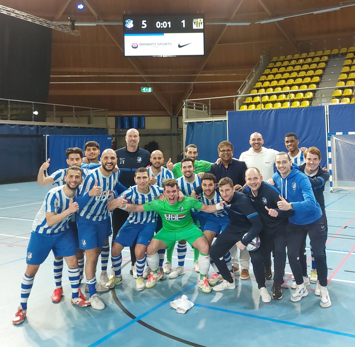 FCEFutsal's tweet photo. ππΎ πππ£πππ€π«ππ£ π«ππ§π¨π‘πππ© π½π'79
FC Eindhoven 5-1 BE'79
#FCEber #FCEindhovenFutsal #Eredivisie https://t.co/O56cHWMbvF