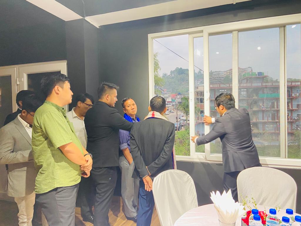 Deceuninck_In's tweet photo. We were elated to have Shri Talao Potom, IAS, DC of Itanagar, and Guest of Honor Er. Toko Onuj, CMD, HPDCAPL
@Satishk103
#DeceuninckGroup #DeceuninckIndia #Deceuninck
#Choosedeceuninck #UpgradeToDeceuninck #Channelpartners
#Benefits #aesthetic #inauguration https://t.co/ybFurE6paU