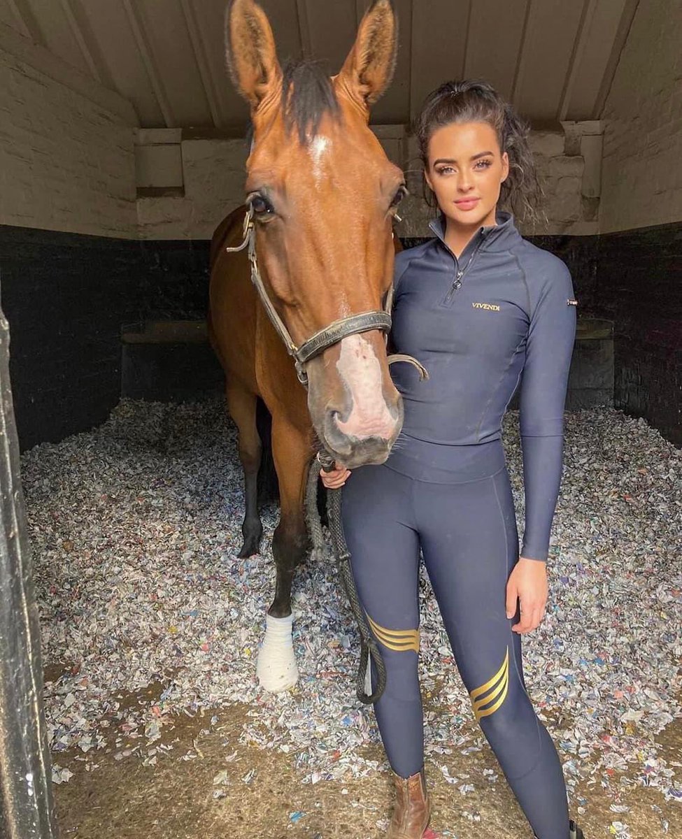 Nina Dalziel making box rest look 🔥🔥 in our ultra luxury Vega Phone Pocket Leggings… what if we told you that we’re releasing two new Black &amp; Gold pieces?

These are brand new, never before released… #watchthisspace 

vivendiapparel.com #ponyhour #horses