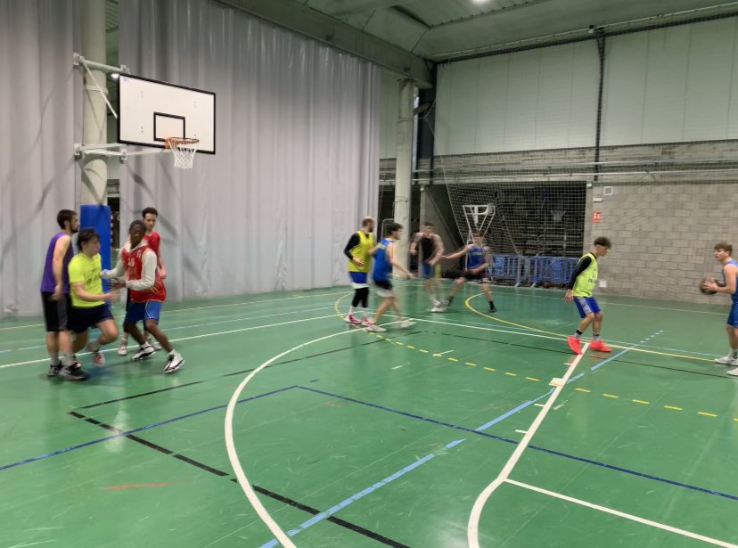 AlexeyDomenech's tweet photo. 📣Demà a les 16:00 el Sots-21 Masculí del @CBIgualada lluitarem per la permanència a Preferent, us hi esperem!🏀

I moltes gràcies per fer-nos costat a l'entrenament @EduardTejero 💪 https://t.co/JEDeFWmmys