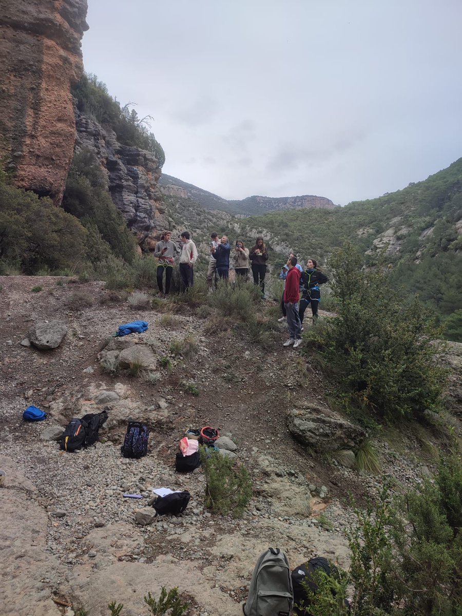 ins_tremp's tweet photo. i analitzar dades amb el màxim rigor possible mentre gaudíem d'un entorn privilegiat i amb l'atenció del titulats d'escalada Gorka i Santi.
#INSTremp #Batxillerat #Físicaenacció #Collegats https://t.co/3TCvkslndr