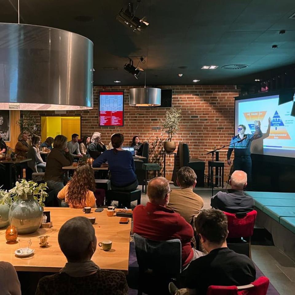 dehaere's tweet image. We zijn volop actief tijdens de bijeenkomsten over preventie, sport-en beweeg akkoorden in @gemhardenberg en gemeente @HELLENDOORNnl de-haere.nl/nieuws/prevent…