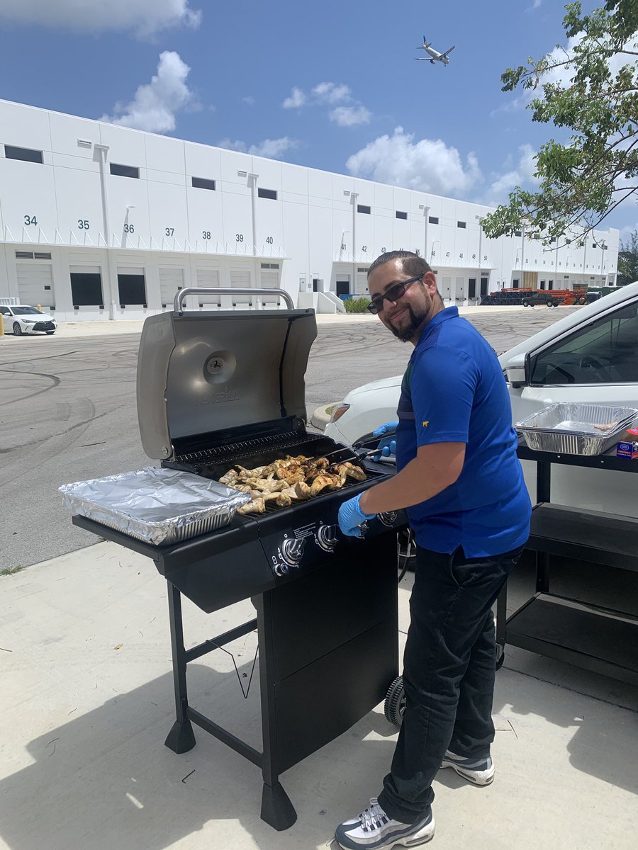 5868Mdo's tweet image. With the building success of 2021, wanted to recognize the team with a party. Specifically Deb and Frank our associates of the year, not just the month! Congrats! Don’t forget Anthony on the grill! #teamwork #onesc @jordana_kenia @FrancesSalgado5 @PharaPlancher1