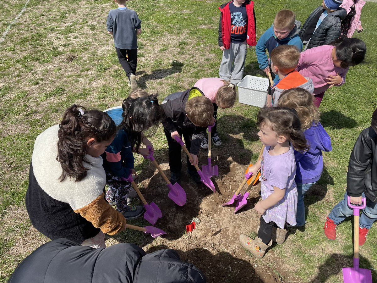 ClaypoolStem's tweet photo. Our STEM program focuses on AgriTech and Lakes&amp;Streams. #EarthDay2022 fits perfectly into what we teach students. This year K, 4, and 6 are working to add a tree lined path from our greenhouse to our trails and creek in the woods. We planted 22 trees and picked up tons of trash! https://t.co/5mJ5nwWL66