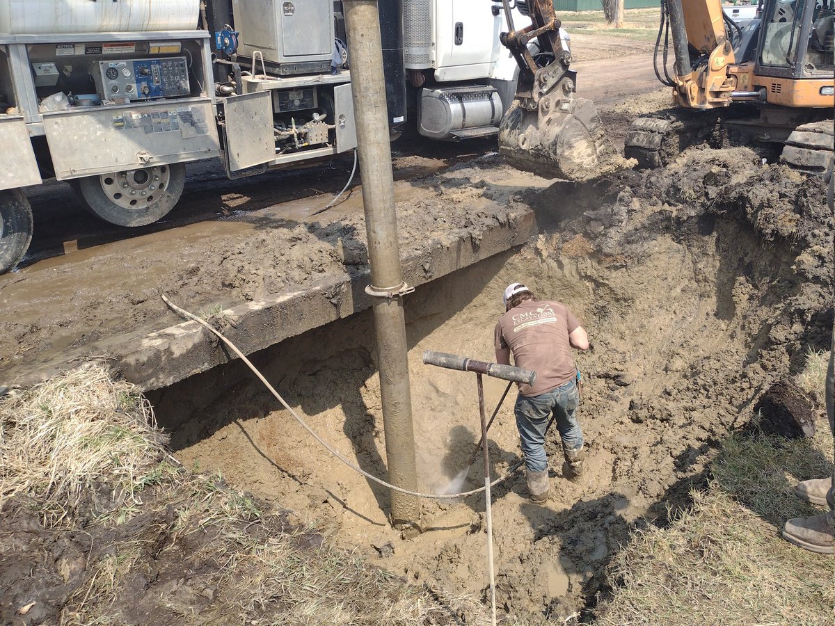 cnordwald's tweet photo. Fixing water main today.  The only time we are finding any moisture in the ground lately is a leaking pipe.  CMC Excavation https://t.co/gRkJ1aQW1n