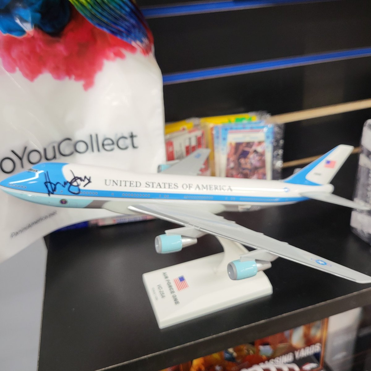 TopShelfBreaks's tweet photo. just in @topshelfcards22 @FansAuthentic stuff! #getoffmyplane https://t.co/nI1C8WdCJn