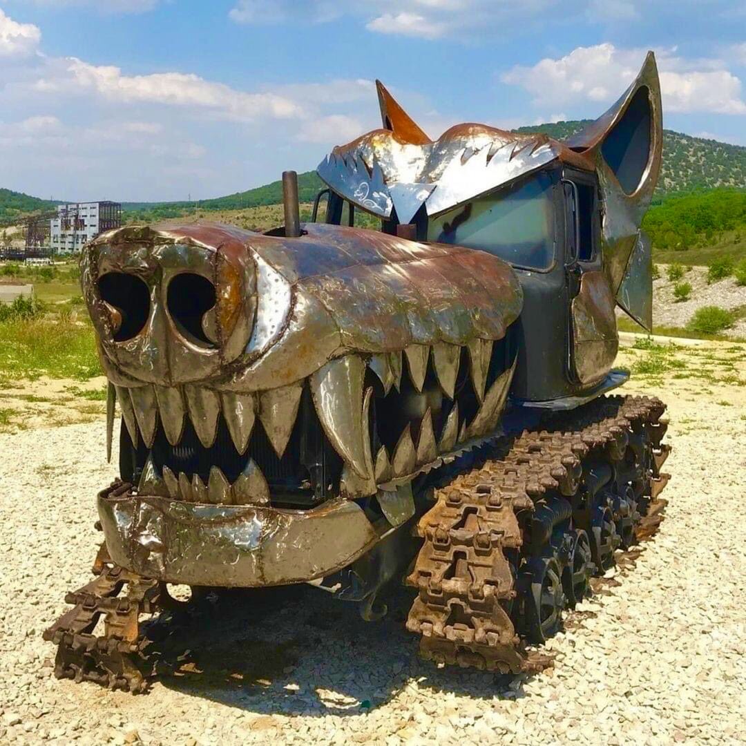 Волк на тракторе