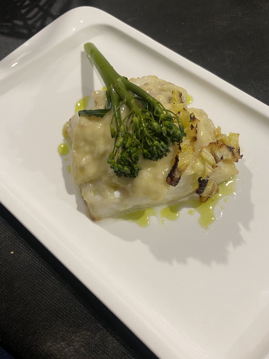 WanderlustTB's tweet photo. Seguimos degustando el menú de El Albergue, Calahorra - Cuarto: Lomo de Bacalao al pilpil con con berza frita y brócoli.  #JornadasVerduraCalahorra https://t.co/MIceogdZoo