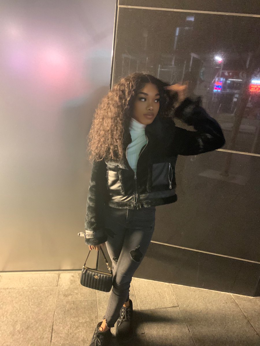 niquej_'s tweet photo. just posting ✌🏾 https://t.co/vPdZLzGzjC