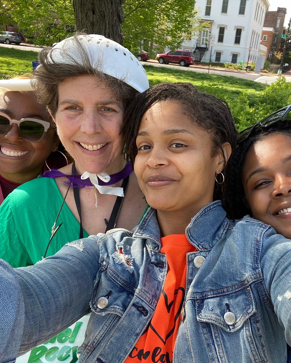 PeabodyLibrary1's tweet photo. @peabodywatkins PreK &amp; K Panthers had a gr8 time in park celebrating Earth 🌎 Day today w Specials Team! They danced to earth songs, made maracas w recyclables, went on nature scavenger hunts &amp; ran recycle relays w “Michael Recycle”! @DcpsLibrary @dcpublicschools https://t.co/vkQNC02Da4