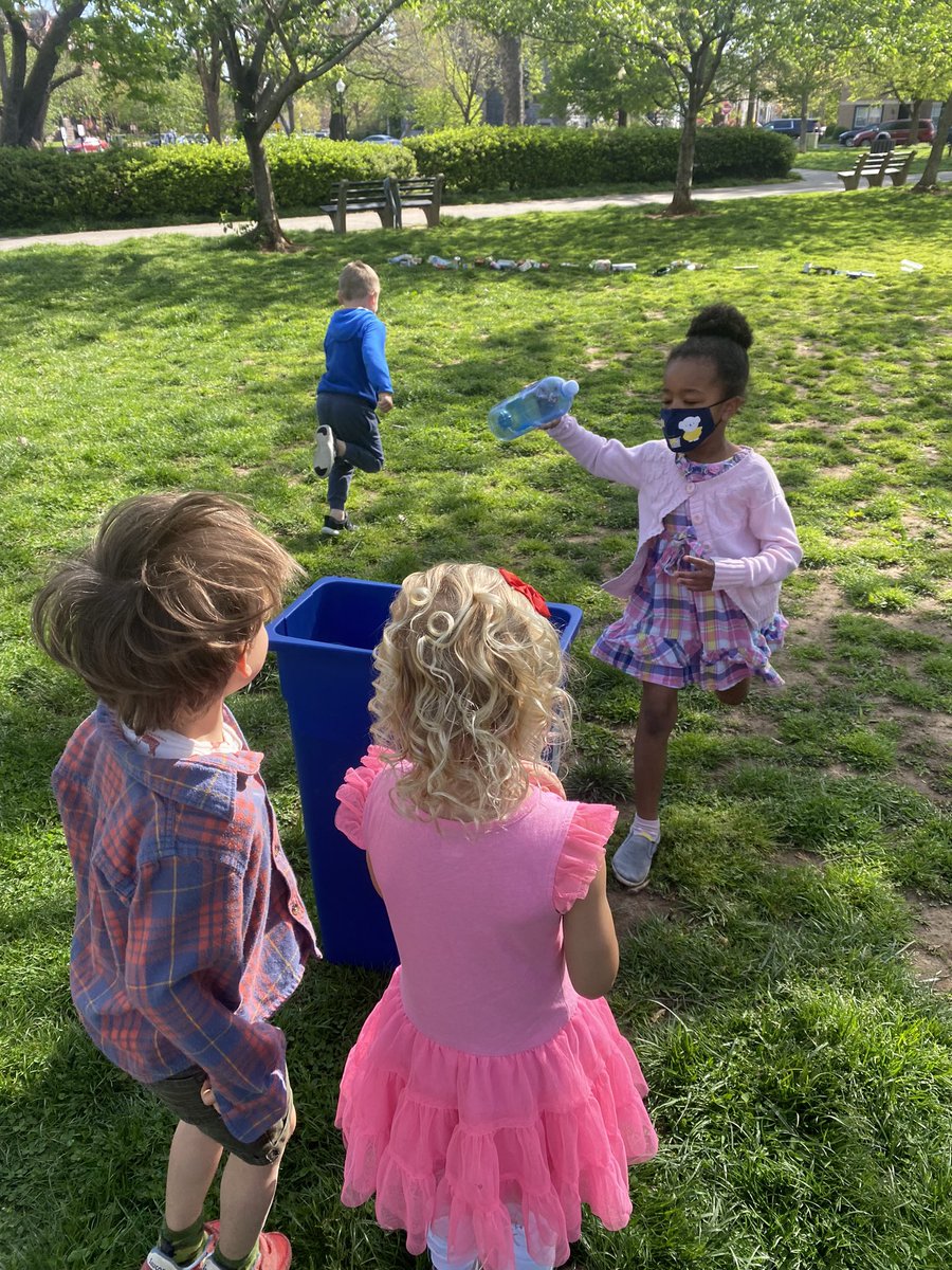 PeabodyLibrary1's tweet photo. @peabodywatkins PreK &amp; K Panthers had a gr8 time in park celebrating Earth 🌎 Day today w Specials Team! They danced to earth songs, made maracas w recyclables, went on nature scavenger hunts &amp; ran recycle relays w “Michael Recycle”! @DcpsLibrary @dcpublicschools https://t.co/vkQNC02Da4