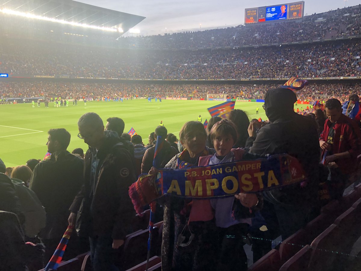 PBAmposta's tweet photo. Socis de la penya desplaçats avui al camp nou!!! @ConfePenyesFCB @FCBfemeni https://t.co/uXUiugZMm1