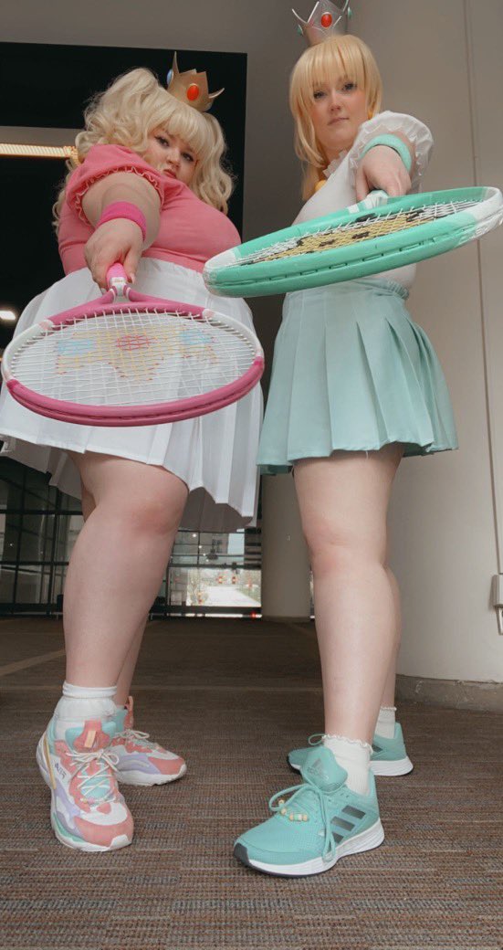 prodigalegg's tweet image. pov: you just lost to a couple of girls 🎾👑