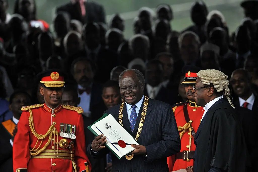 asmahaney12's tweet photo. #In2010 President Mwai Kibaki of Kenya at the signing ceremony for Kenya's new Constitution, which promised greater freedoms and rights for all. #RestInPeace https://t.co/xXXY0M1Ktb