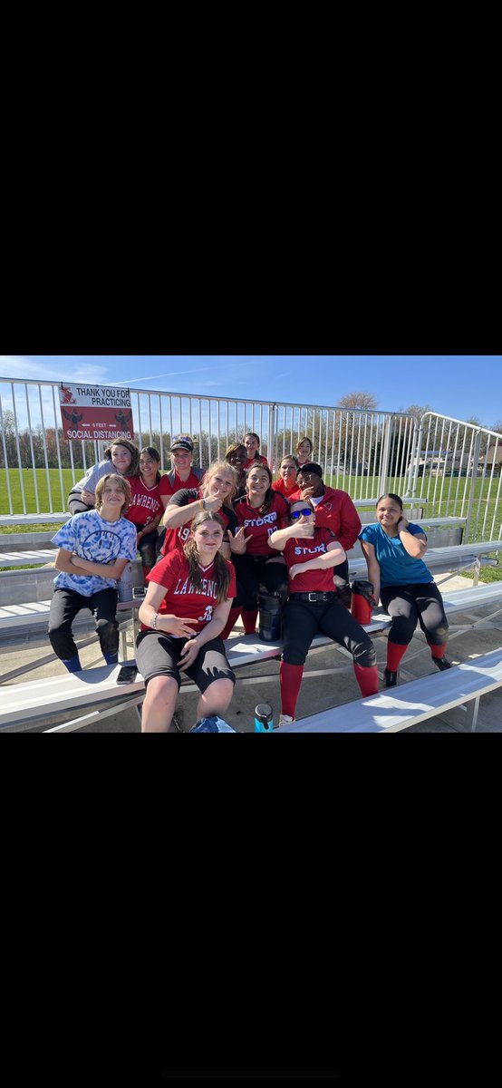 MsFitz02's tweet photo. Supporting our varsity softball team 🥎❤️ #gocardinals @LTPSAthletics https://t.co/Rdzgx9zCpi