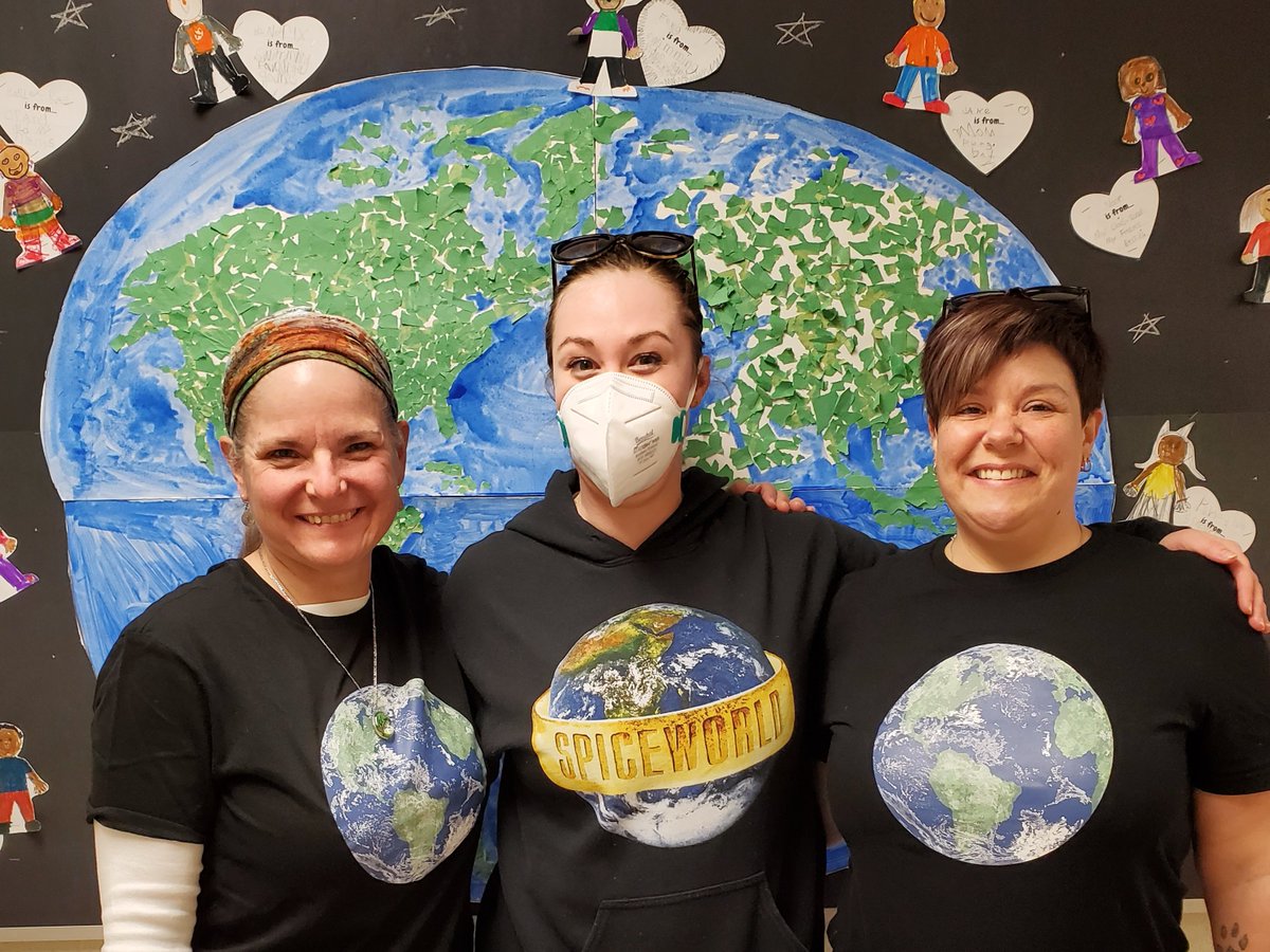 LeesOutside's tweet photo. Happy Earth Day from the folks @LordStrath_LDSB 
🌎🌱🌈 https://t.co/to9AWJiBA5