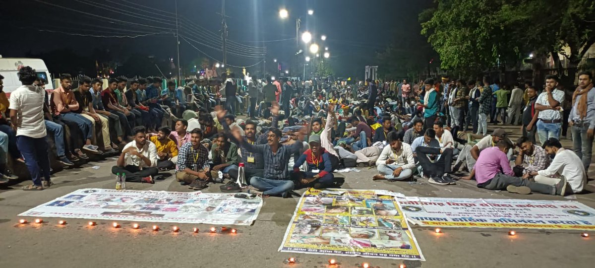 छत्तीसगढ़ के नौजवान विद्युत संविदा कर्मचारी अपनी मांगों को लेकर रात के 2:00 बजे भी डटे हुए हैं फिर भी इनका उत्साह कम नही हुआ है। इनको कब न्याय मिलेगा ये कब नियमित होंगे पूछता है छत्तीसगढ जवाब दो <a href="/bhupeshbaghel/">Bhupesh Baghel</a> 
<a href="/INCIndia/">Congress</a> <a href="/RahulGandhi/">Rahul Gandhi</a> @priynkagandhi2 <a href="/Tamrdhwajsahu3/">Tamrdhwaj sahu</a> <a href="/TSBabafans1/">T S Baba fans</a>