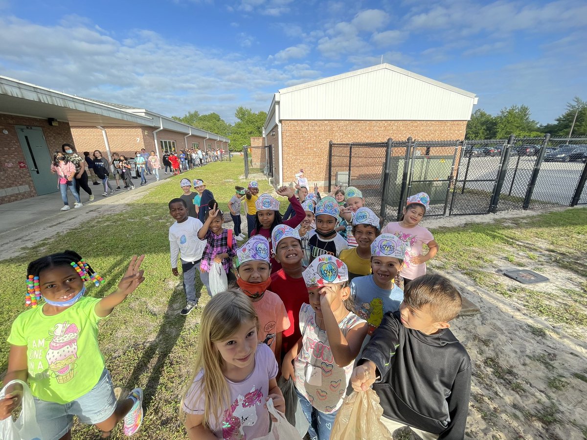 We worked together today as a class family to clean up our campus for Earth Day! 🌎 <a href="/spiritbelieves/">Spirit Elementary</a>