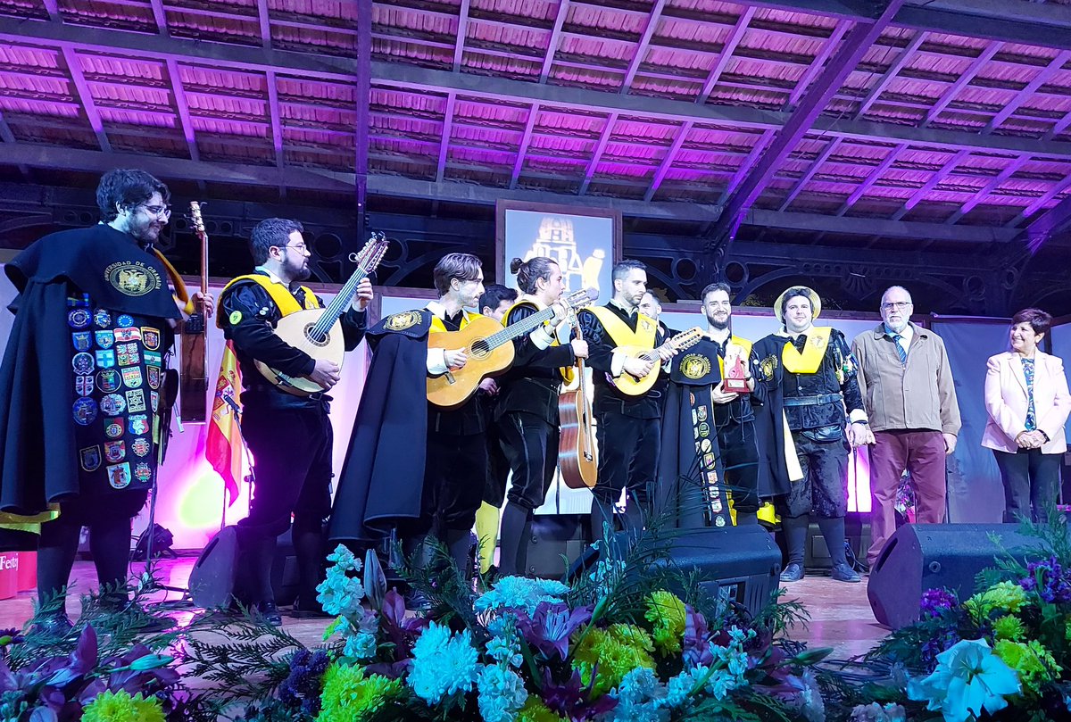 1°premio 🥇
Tuna de Medicina de Granada