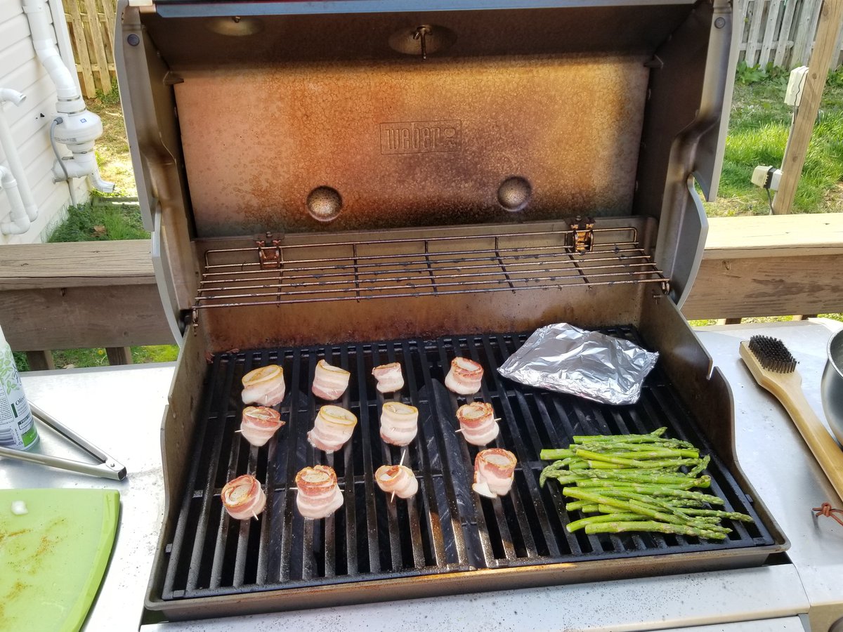 Mapo0o's tweet photo. That time of year #bacon #scalops #flounder #DadThings https://t.co/CV0quN0MCX