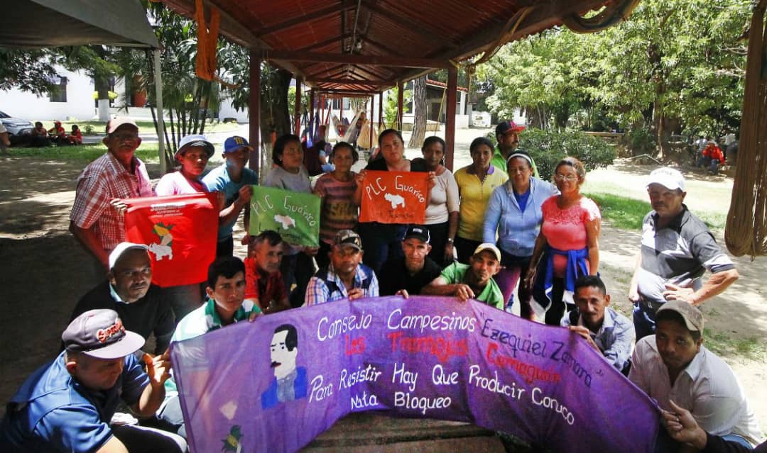INTi_Venezuela's tweet photo. Luego de cinco años del desalojo de alrededor de 50 campesinxs que producían en tierras del Hato Los Tramojos, edo. Guárico, mediante sentencia del TSJ, fue denegada la propiedad privada, devolviendoles su espacio para la producción de alimentos. https://t.co/wwYCgg40yY