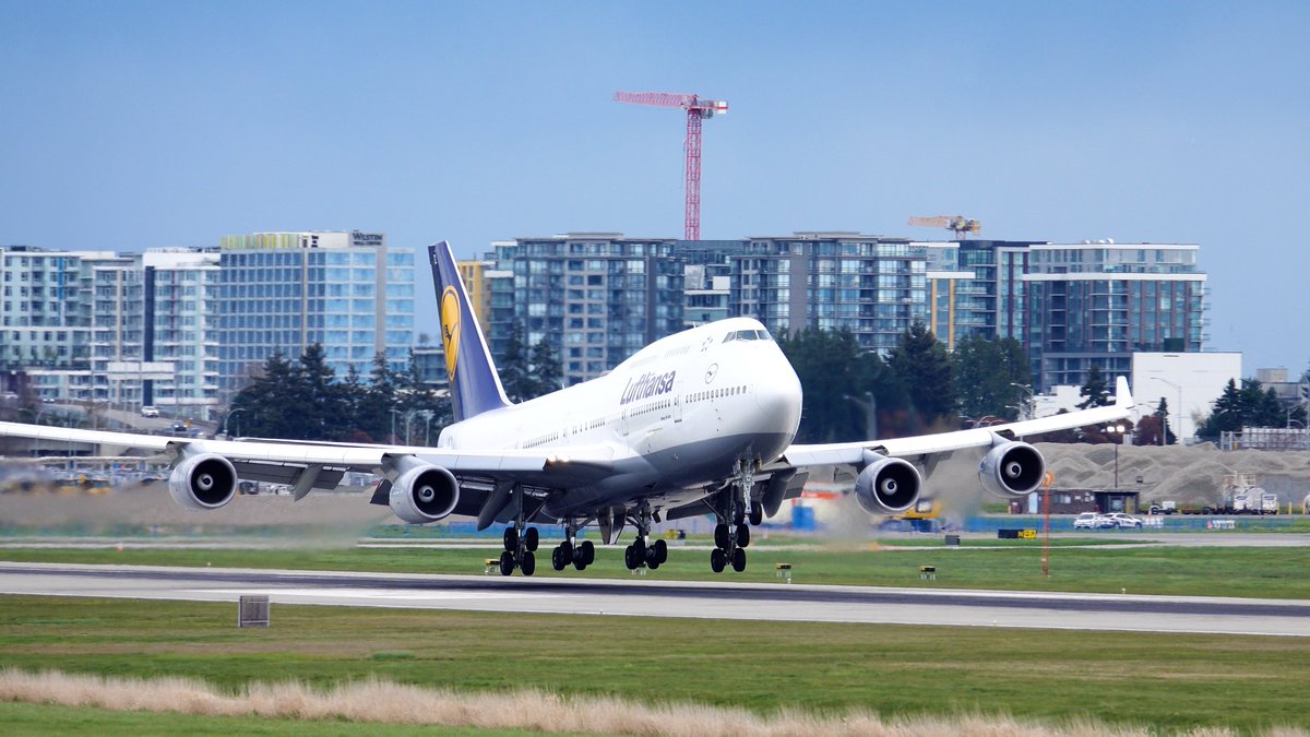 airlinerslive's tweet photo. Want to see this fantastic aircraft arriving live? Join our show live now! from @yvrairport 

Share the feed with your friends

https://t.co/bbwLhDbX42

#avgeeks #aviation #planespotting #liveaviation #avgeek https://t.co/DmHzaiPpTy