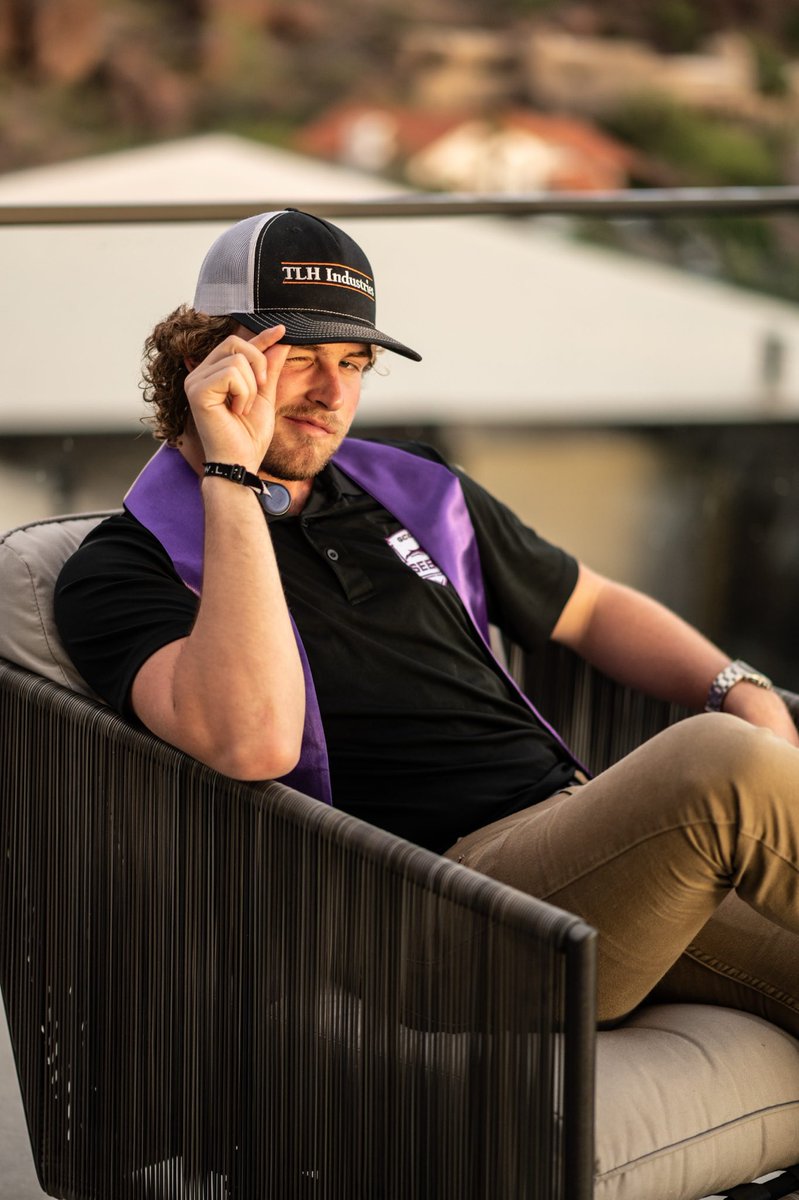 gcu_mbb_mama's tweet image. Everything was better with Tyler 💜🤍
#lopesup 
#GCUgrad
#GCU2022