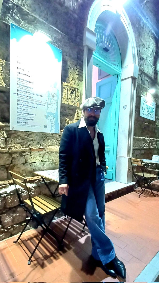 chefdeiprofumi's tweet photo. Che bello i portoni colorati di via Umberto I. 
Sogno un'intera citta così.

Città di Sapri 
Lo chef dei profumi https://t.co/0k5JOU89fu