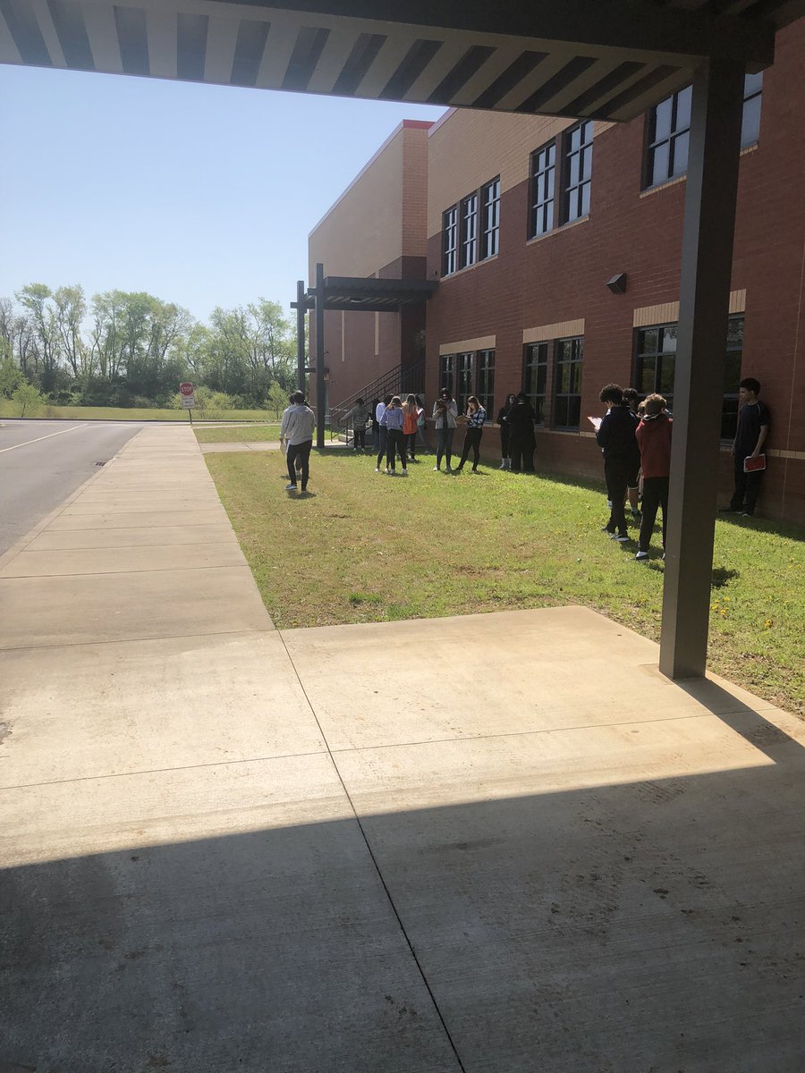 SweetScience11's tweet photo. Rain delayed our Easter Egg hunt review. Today was so beautiful we were able to make it up! The students were on it! Top students who got the most correct get a prize bag on Monday !!! https://t.co/OD1t2H8lRP