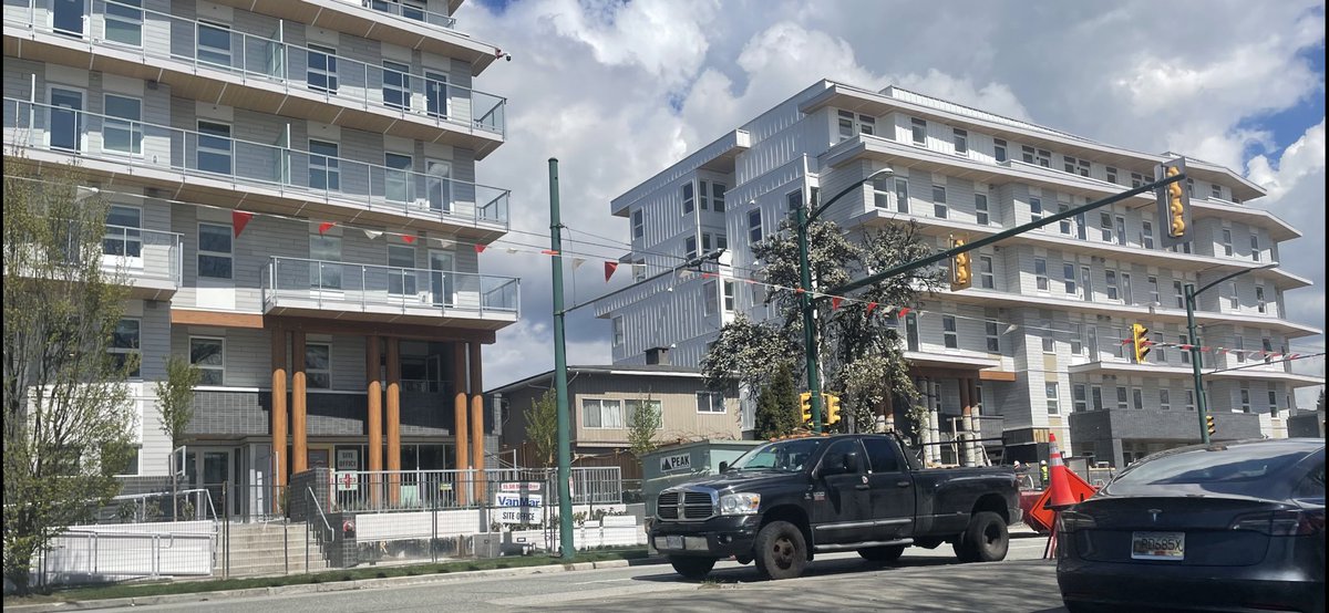 rwittstock's tweet photo. Dear Owner of 83 SW Marine Drive,
What in the heck were you thinking.
Sincerely, https://t.co/tL0APU5YUH