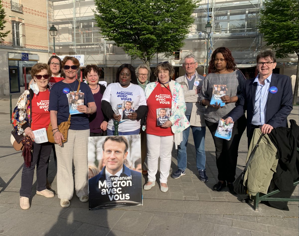 Dernier jour de campagne à #Clamart, pour convaincre  les électeurs de choisir le seul projet qui prépare l'avenir de la France tout en protégeant nos concitoyens : celui d'<a href="/EmmanuelMacron/">Emmanuel Macron</a>.
Dimanche #24avril #JeVoteMacron #5ansdeplus #FranceUnie #protéger #libérer