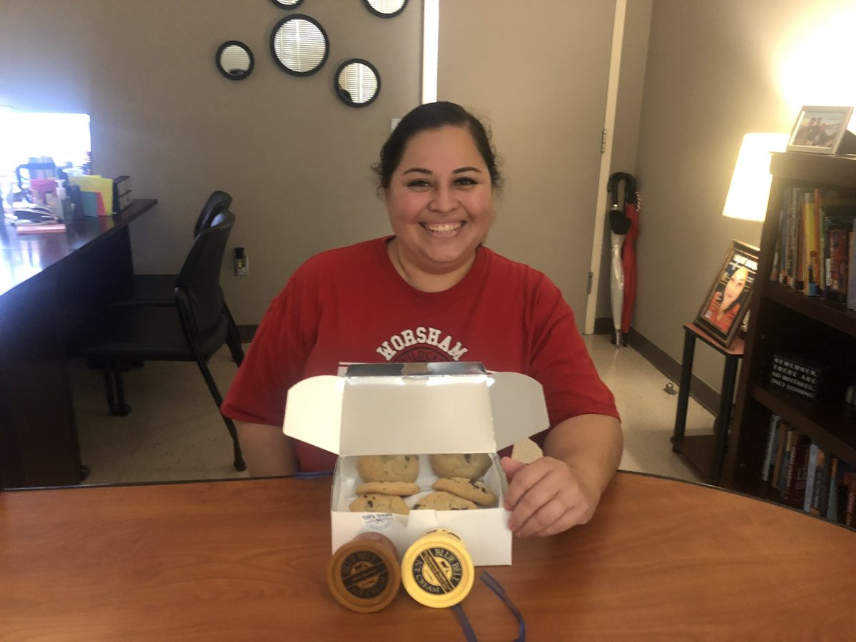 WorshamES_AISD's tweet image. Happy Birthday to our FACE Liaison and RtI Specialist, Mrs. Flores! Thank you for all you do for our students, staff, and community. 🎈🥳 #ACELevelUp #WildcatPride #AldineForward #GameOn 🦅•🦚•🦁•🐘