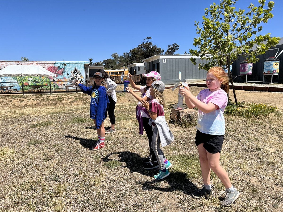 Farm Lab Day 2: Ss asked purposeful questions to a field expert, took notes, then got to building! It took multiple ideations and much perseverance, but all groups got their wind turbines to spin… and many were able to light up their 💡bulbs!#eusdtweets
