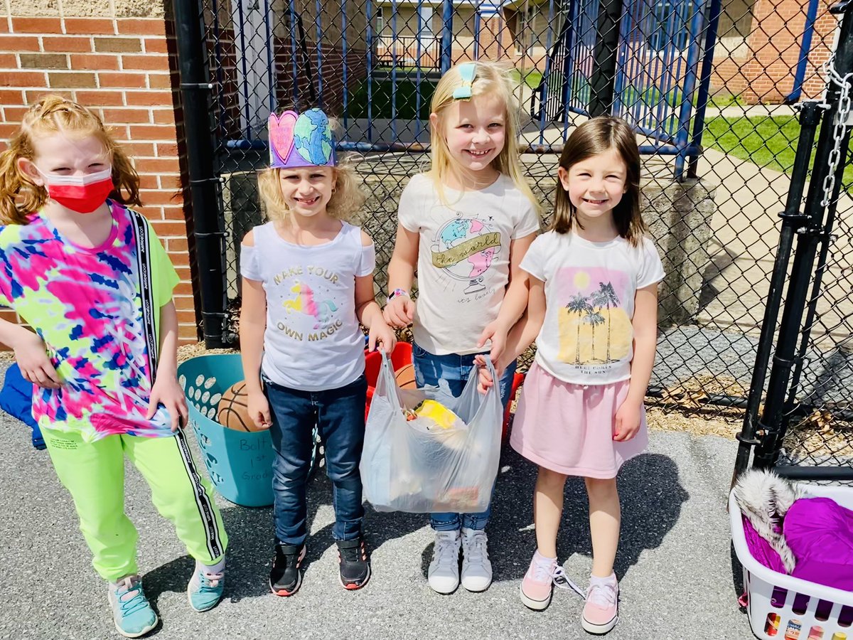 Firsties cleaning up our playground for #EarthDay <a href="/JonestownElem/">Jonestown Elementary</a>