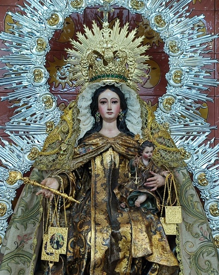 Hdad_Calatrava's tweet photo. La Santísima Virgen vestida para la Pascua. Estrena escapularios donados por @PastoraSMarina https://t.co/cYuq0dZItv